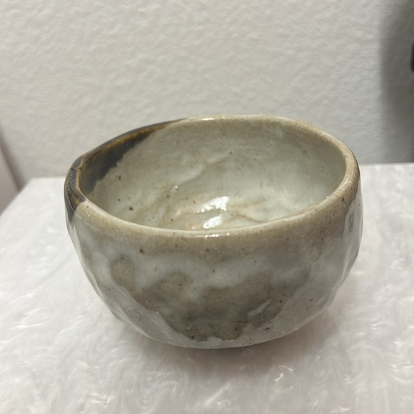 Elegant Japanese Ceramic Matcha Bowl - Picture 3 of 4